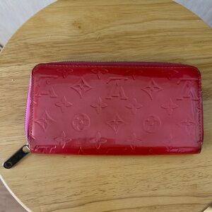 Louis Vuitton Cherry Red Embossed Vernis Wallet - GA0066 ❤️